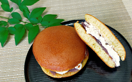 熊野生まれの生どら焼き 10個　【抹茶クリーム×4個、クリーム×4個、苺クリーム×2個】【kht001A】