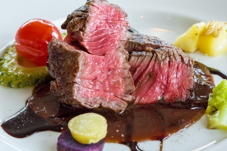 【近江牛と惣菜と近江米の定期便【彩八景の会】全12回】肉 牛肉 ブランド牛 三大和牛 和牛 黒毛和牛 贈り物 ギフト プレゼント 冷凍 滋賀県 竜王