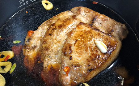 【放牧豚】モモかたまり 1kg以上 お肉 豚肉 豚 もも肉 モモブロック しゃぶしゃぶ 冷凍 北海道 F4F-8455