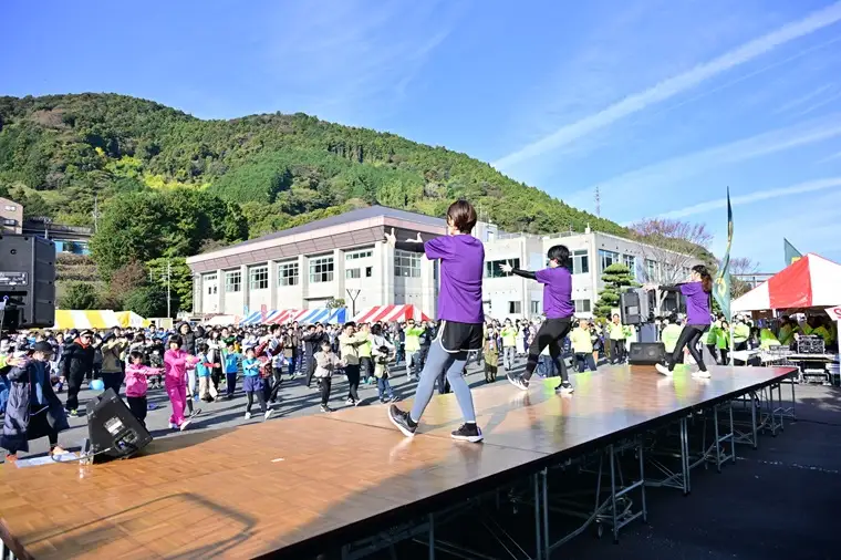 晩秋の富士川を「駆ける」～ふじかわキウイマラソン～A マラソン大会 エントリー 駐車券 控え場所 付き チケット 券 出走権 出場権 参加賞 記念品 ご当地 イベント 参加 静岡県 富士市 [sf007-002]