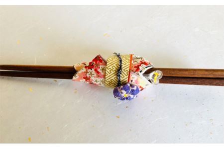 No.082 着物ドールリウム（R）赤色（小花柄）「コデマリ」箸カバー 1つ