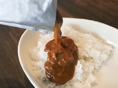 【近江牛 カレー 2箱】肉 牛肉 ブランド牛 三大和牛 和牛 黒毛和牛 保存食 レトルト おかず お惣菜 滋賀県 竜王