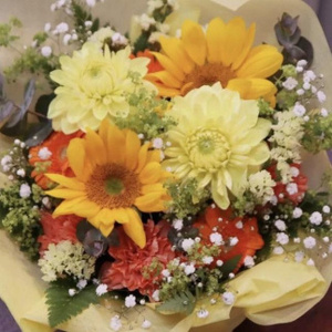 季節のフラワーアレンジメント Mサイズ 6回 定期便 6ヶ月 花 生花 フラワー ギフト プレゼント 贈り物 お祝い 記念日 誕生日 母の日 敬老の日 インテリア 雑貨 飾り おしゃれ 華やか かわいい 季節の花 アレンジメント ブーケ 癒し 岩手県 盛岡市 東北 岩手 盛岡 有限会社田村フローリスト