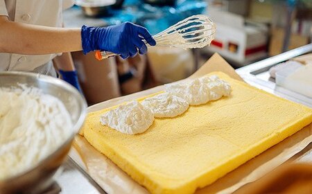 【ギフトカード】たまご農場直営スイーツ！こだわり卵の「ふわっふわ」ロールケーキ／Gbn-45 ふんわり ロール ギフト