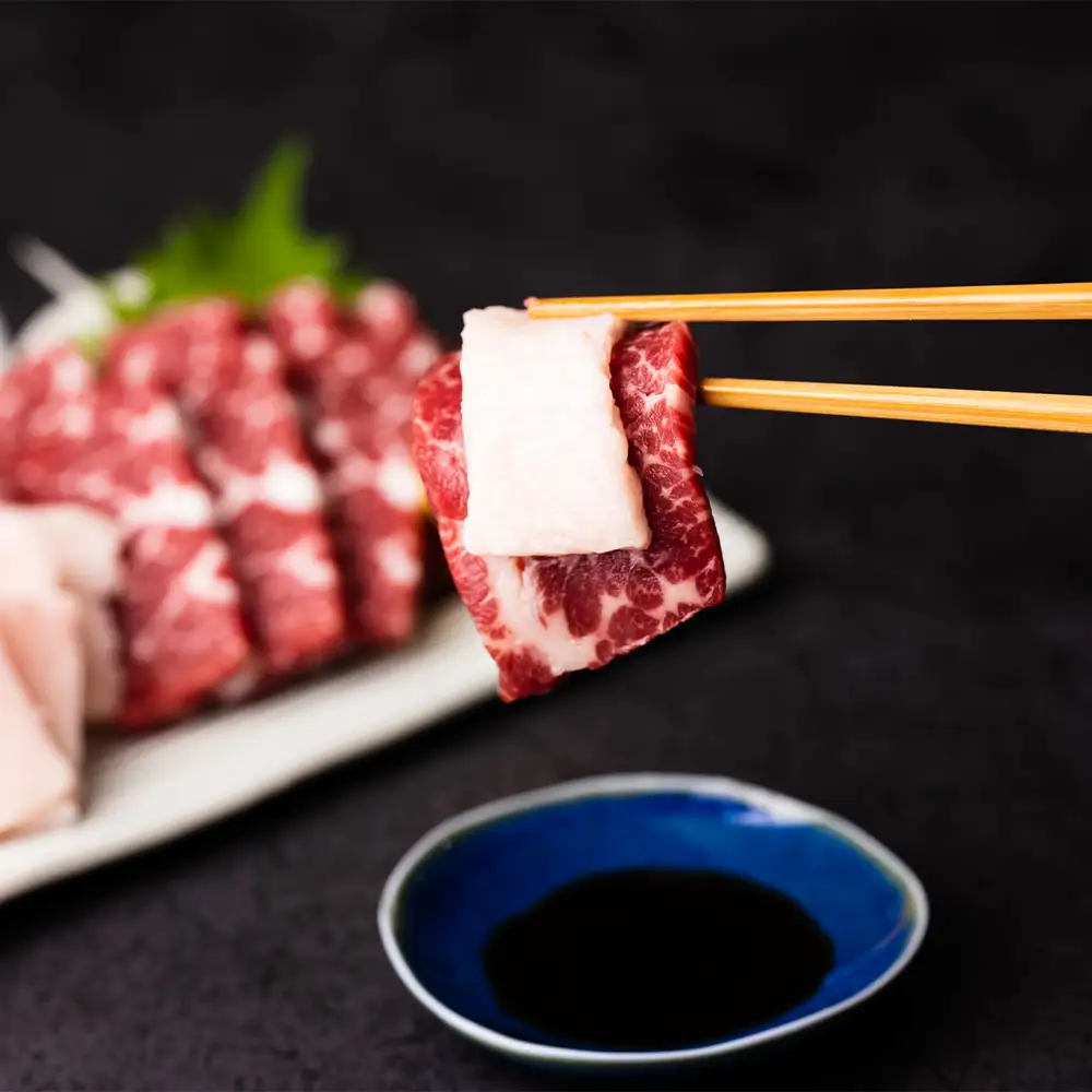 にくよし 馬さしセット（特撰赤身 約200g、タテガミ 約50g） 醤油・生姜小袋付 ブロック 馬刺し 馬肉 真空パック 冷凍