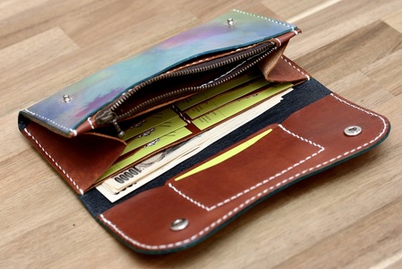 【限定1個】BLUE.ART 黒部の名水染めレザーロングトラッカーウォレット３（長財布） 雑貨 革小物 姫路レザー 牛ヌメ革 経年変化 カード6連収納 ジップ式小銭入れ 