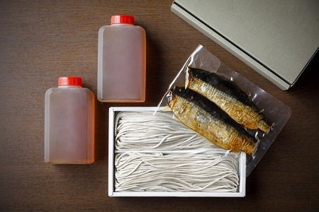 【 年越しそば 予約 】 石臼挽き 自家製粉 瑞穂そば （ にしんそば ） 2人前 つゆ付き ≪ 京丹波町産 蕎麦 100％使用 ≫ ※2026年12月発送 ※北海道・沖縄は配送不可 [011SK001L]