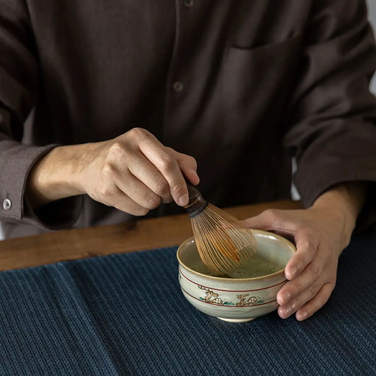 鴻月 なら絵 抹茶碗 （赤膚焼） ＫＯＮＣＨ１ 奈良絵 抹茶椀 抹茶 31-003