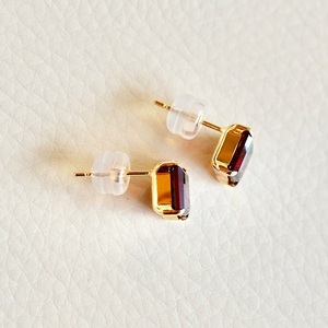 【ジュエリー】K18 イエローゴールド ガーネット 一粒石 ピアス スクエアカット 6mm 保証書付 SIA-3271