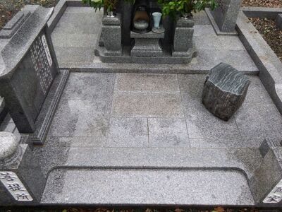 26-486．四万十市エリアお墓掃除代行サービス〈お墓の広さ9㎡以内、年2回分作業〉