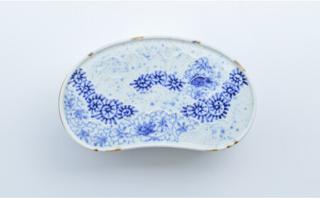 有田焼 唐草変り まゆ型陶箱【まるぶん】食器 器 うつわ 磁器 和食器 陶箱 お弁当箱 お正月 お祝い膳 ハレの日 お祝い 染付 青 食洗機対応 A40-383