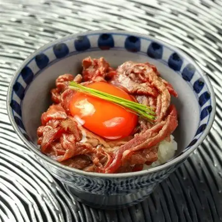 和牛セレブの神戸牛すき焼き(肩ロース)150g【配送不可地域：離島】【1436532】