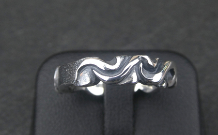 Small undulation ring スモール アンジュレーション リング ｜ 指輪 うねり 普段使い 重ね付け しやすい シルバー アクセサリー 波 925 ハンドメイド 選べる サイズ ジュエリー 人気 シンプル ギフト プレゼント 年末年始 お中元 お歳暮 内祝い 快気祝い