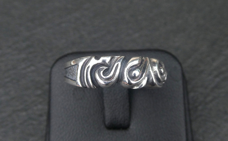 Medium  undulation  ring ミディアム アンジュレーション リング ｜ 指輪 大きな うねり を 表現 シンプル 細身 普段使い しやすい モチーフ シルバー アクセサリー 925 ハンドメイド 選べる サイズ ジュエリー アクセ ファッション 人気 シンプル ギフト プレゼント 年末年始 お中元 お歳暮 内祝い 快気祝い