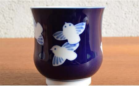有田焼 ふくら雀 飯碗・湯呑セット【深川製磁】食器 器 うつわ 皿 ごはん茶碗 茶わん ちゃわん 湯呑み カップ 青 染付 鳥 縁起物 ギフト 食洗機対応 A80-59