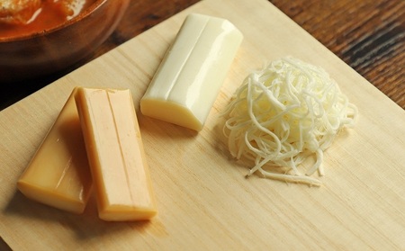 【京丹波のチーズ】 さけるチーズセット 国産 生乳 ナチュラル チーズ モッツァレラチーズ おつまみ 料理 サラダ ご当地グルメ お取り寄せ 京都 丹波 京丹波町 [018MS001]