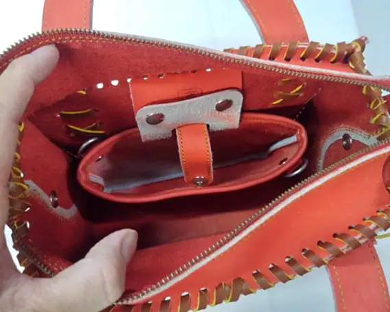 グローブの革製ミニトートバック　紅桜 No.065