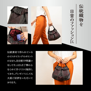 本場 奄美大島紬 中綿入り ポーチ （ 幾何学模様 ） W040-005-1u 雑貨 日用品