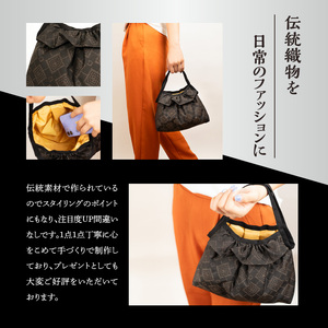 本場 奄美大島紬 中綿入り ポーチ （ 変わり 格子柄 ） W040-005-2u 雑貨 日用品