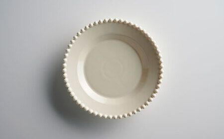 【美濃焼】ティアラ ケーキ プレート アイボリー 2枚セット【Primitive陶舎花＊花】食器 深皿 ケーキ皿 デザートプレート 写真映え 洋風 ヨーロッパ風 カフェ風 かわいい おしゃれ [MFZ007]