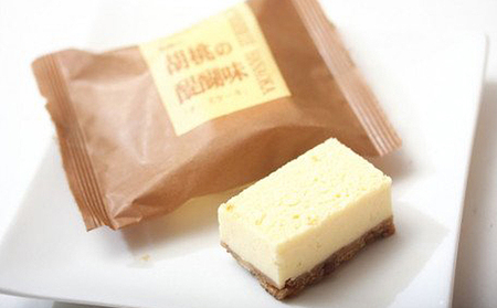 【御菓子処花岡】胡桃の醍醐味（チーズケーキ）と檸檬ケーキの詰め合わせ