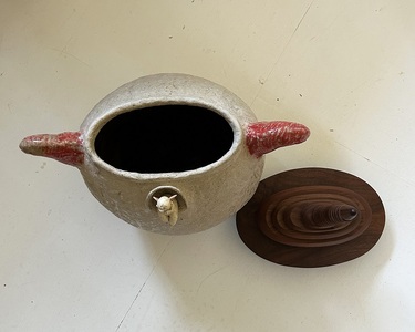 『ほくとのクラフト』　永遠の刹那のひと休み… ヒトヤスミ…、タダココに在ルガヨシ・蓋物 [h004]