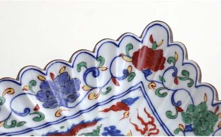 有田焼 福泉窯 菊割長角皿 / 染錦花唐草双龍絵 青龍 赤龍 縁起物 手描き 渕上陶磁器 食器 うつわ 器 お正月 ハレの日 華やか A80-38