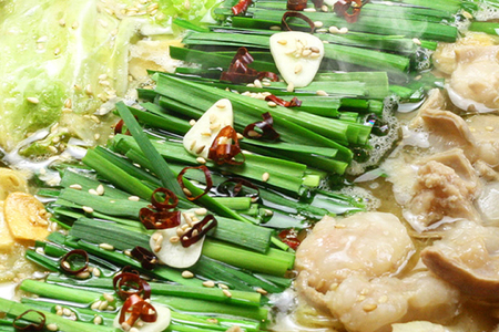 博多の人気鍋2種 セット 九州味噌もつ鍋 2?3人前 & 博多水炊き(切り身) 2?3人前 計4～6人前 [ベネフィス 福岡県 筑紫野市 21761413]