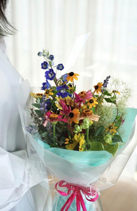 季節のおすすめ生花花束 ブーケM 1束 / らんまん 花 植物 お花 アレンジメント 高知 人気 おすすめ 送料無料【株式会社tomoni】 [ATCG021]