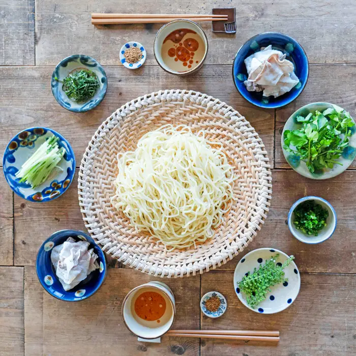 【自家製ラー油と胡麻ダレ】のどごしつるり具琥のざるつけ担々麺６食分 [0012-0052]