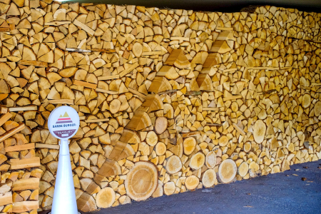 三瓶山の薪【乾燥薪 広葉樹 ナラ 楢 サクラ 桜 ノブ 約25cm 約13～16kg キャンプ BBQ バーベキュー 燻製 焚き火 薪ストーブ 暖炉 アウトドア 伐採木 島根県 大田市 国立公園】