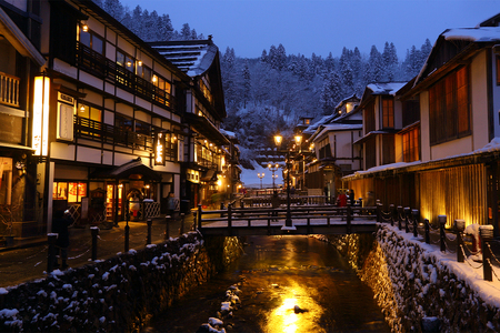 【銀山温泉 尾花沢市】JTBふるさと旅行券（紙券）900,000円分 （宿泊 選べるお宿 旅館 トラベル 観光 宿 東北 山形 山形県 尾花沢 銀山 温泉 大正浪漫 大正ロマン 宿泊予約 父の日 母の日 ギフトJDS03）