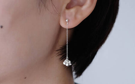 ぷかぷか浮かぶ気球と雲が可愛いシルバーポストピアス：B305-008