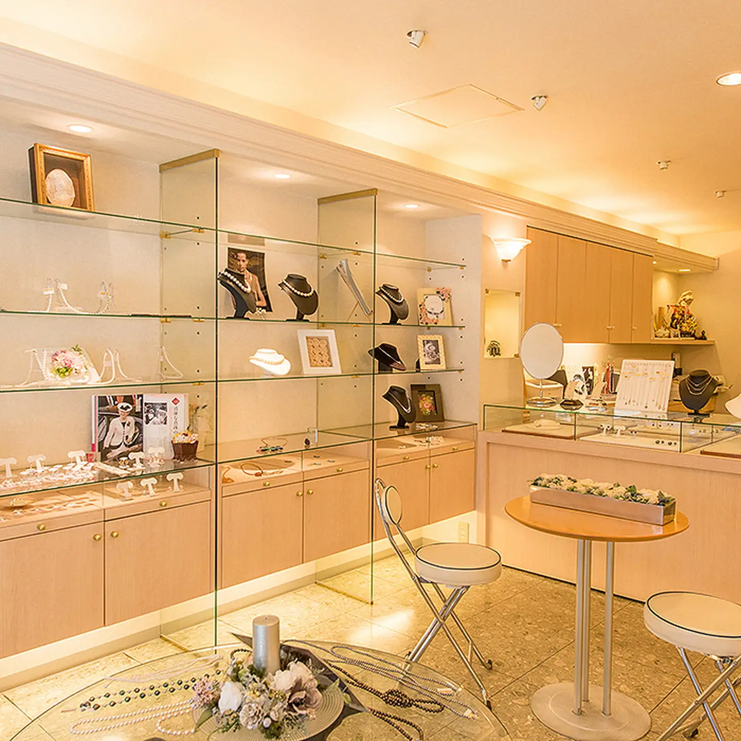 艶エレガント9mmアコヤ真珠直付けピアス：C300-031