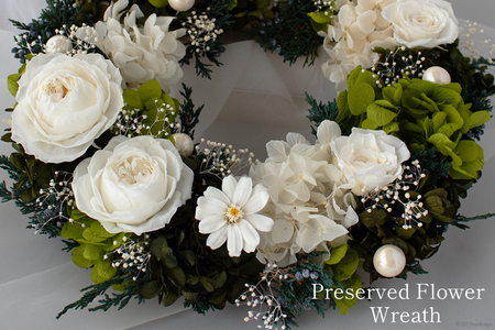 プリザーブドフラワー リース (L) ホワイト×グリーン【専用ボックス入り】 [mirccamircca 長野県 池田町 48110591]