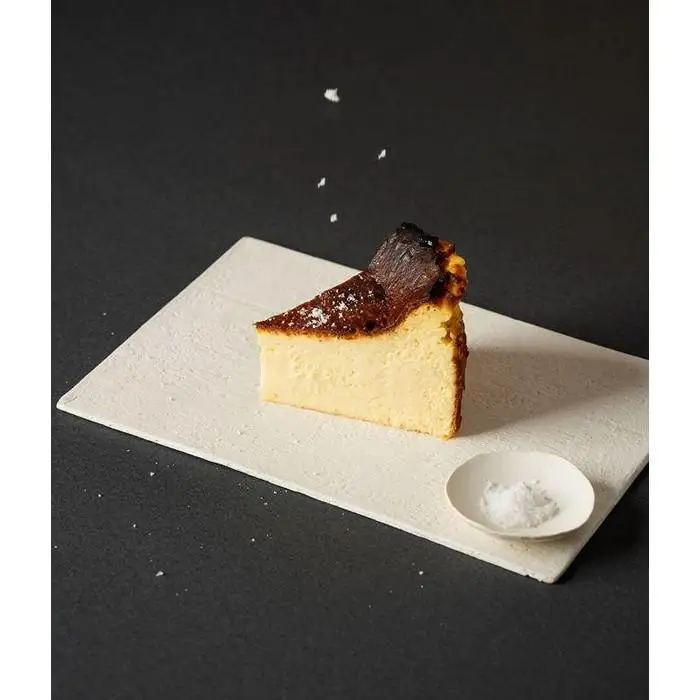 【福岡市】博多の和食屋さんが作った塩バスクチーズケーキ 5号（15cm） | バスクチーズケーキ バスクチーズ 菓子 おかし スイーツ デザート 食品 人気 おすすめ 送料無料 チーズケーキ 洋菓子