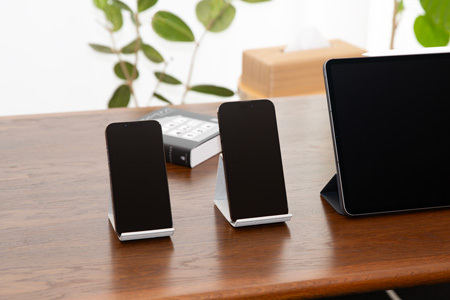 和紙のスマホスタンド iPhone 16 Pro 対応 スマホスタンド ライトグレー 岩手県奥州市産 バンドシー Bandc for iPhone 16, 15, 14, 13, 12, 11, XS, SE [AR170]