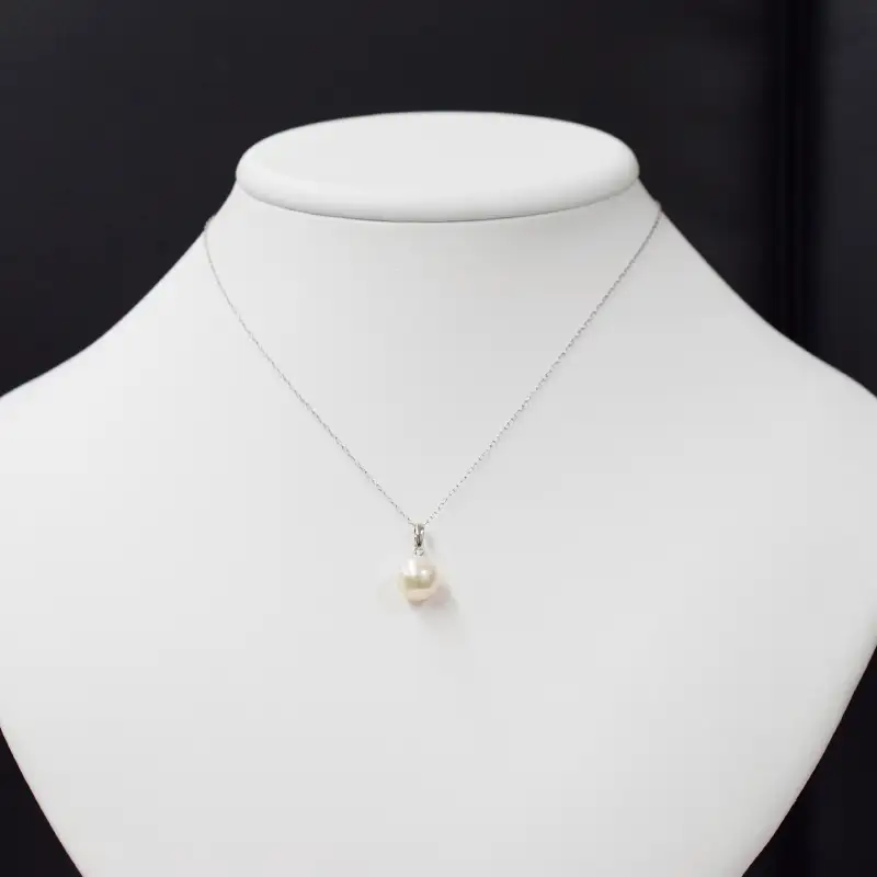 S101-362_天草産 9-9.5mm 花珠級 一粒 ペンダント あこや真珠 ネックレス パール アジャスター【K18WG】