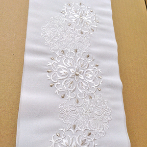 半衿　白地に白とシルバーの華紋柄　刺繍 和装 民芸品 工芸品 伝統技術 篠原縫製