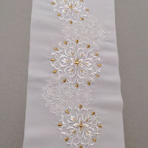 半衿　白地に白とゴールドの華紋柄　刺繍 和装 民芸品 工芸品 伝統技術 篠原縫製