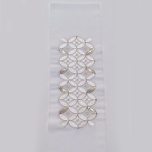 半衿　白地に白とシルバーの七宝繋ぎ柄　刺繍 和装 民芸品 工芸品 伝統技術 篠原縫製