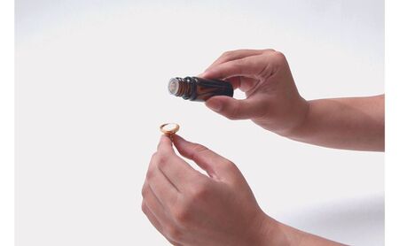 ～香りを纏う～  ALMA Aroma Pins 雑貨 ファッション アクセサリー ピンバッチ アロマオイル 持ち運び おしゃれ ジャケット お守り ボタン  pink