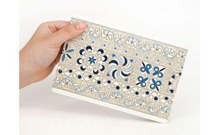 【文庫屋大関】パーソナルホルダー　錦紗＜青＞【皮革工芸品】 民芸品 雑貨 日用品 牛革 イスラム文様 ギリシャ文様 