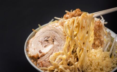 Gのみそ：2食セット お取り寄せ 「二郎系 ラーメン」 味噌とんこつ 麺類 豚 旨味 濃厚スープ 平打ち 太麺 絶妙 バランス 溶き卵 コク おじや 冷凍 トッピング ボリューム 