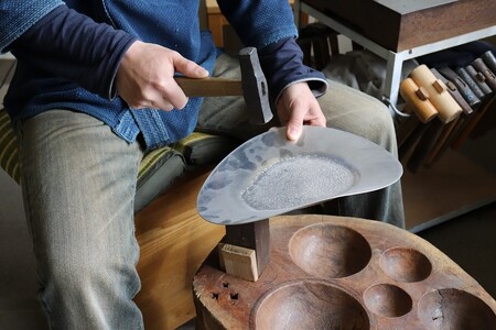 【金属工芸品】収穫の景色の盛皿