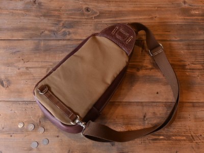 ハンドメイド　レザーワンショルダーバッグ・名入れ可能【CC06W】
