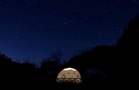 BE01 まつたけ小屋 アウトドア広場「梅松苑」ドームテント 平日御宿泊券 4名様まで (食事なし) // 長野県 南信州 ドームテント グランピング アウトドア キャンプ 星空