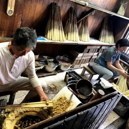 朱　イカリ2匁(10本入り)全工程手作り国内産ハゼの実蝋を100%使用〈伝統工芸品　和ろうそく〉【1482517】