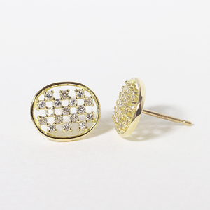 K18楕円形ダイヤモンドピアス 0.22ct  K18 ジュエリー アクセサリー ピアス ダイヤモンド イエローゴールド ホワイトゴールド ピンクゴールド ダイヤ0.11ct×2 カラット 天然 ダイヤモンド レディース ファッション 宝飾 ジュエリー アクセサリー 山梨県 甲斐市 BQ-73
