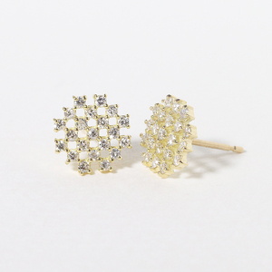 K18 シンメトリーダイヤモンドピアス 0.28ct   K18 ジュエリー アクセサリー ピアス ダイヤモンド イエローゴールド ホワイトゴールド ピンクゴールド ダイヤ0.14ct×2 カラット 天然 ダイヤモンド レディース ファッション 宝飾 ジュエリー アクセサリー 山梨県 甲斐市 BQ-75